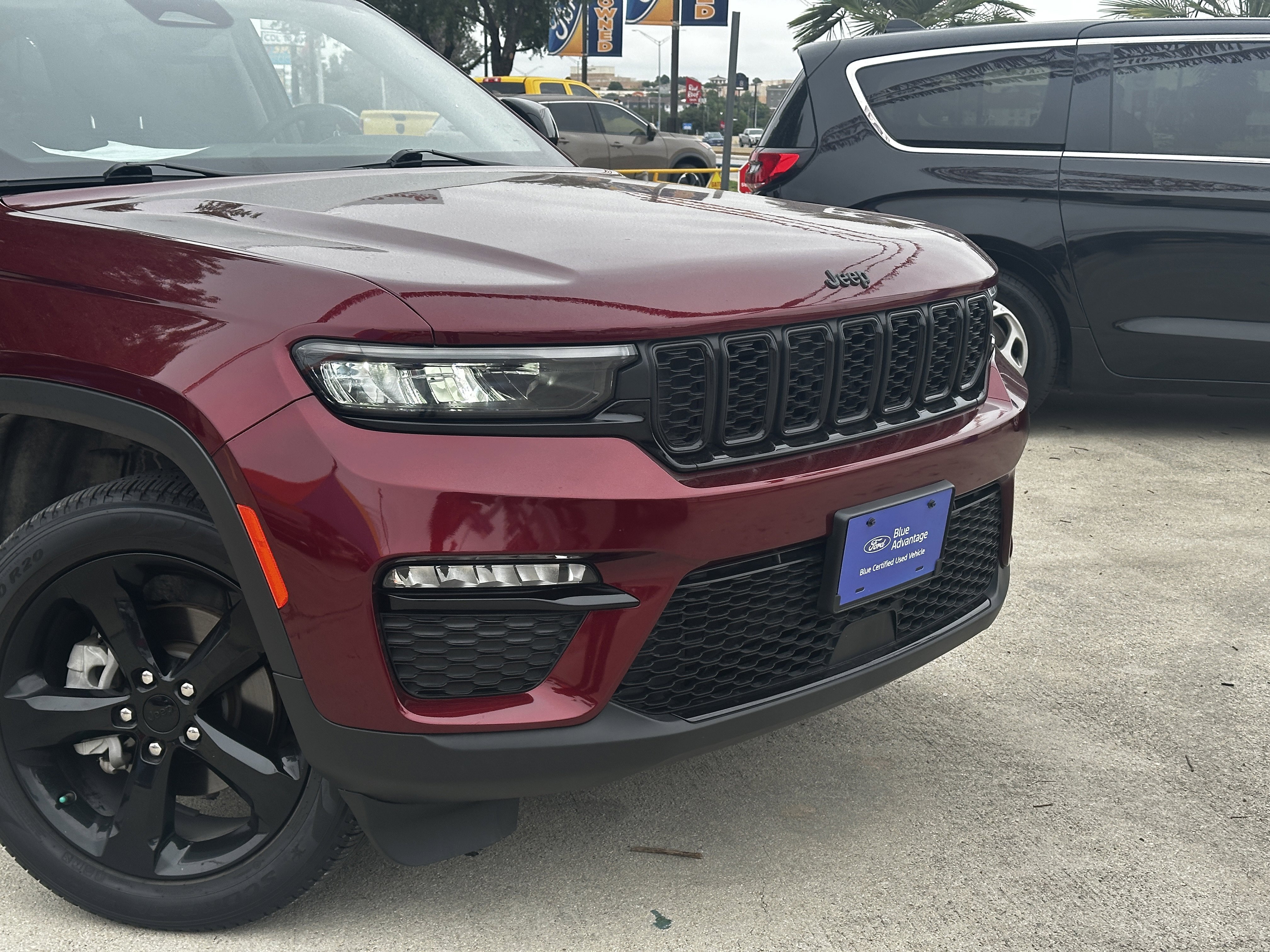 Used 2023 Velvet Red Pearlcoat Jeep Limited image 2
