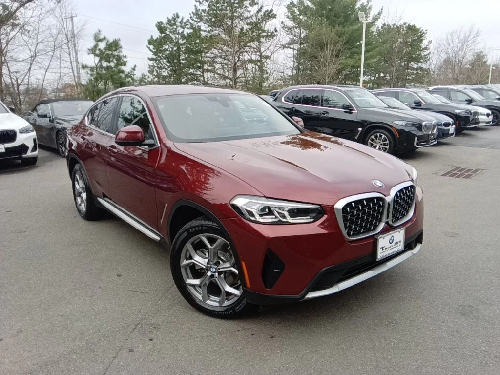 Certified Used 2025 Aventurin Red Metallic BMW xDrive30i image 9