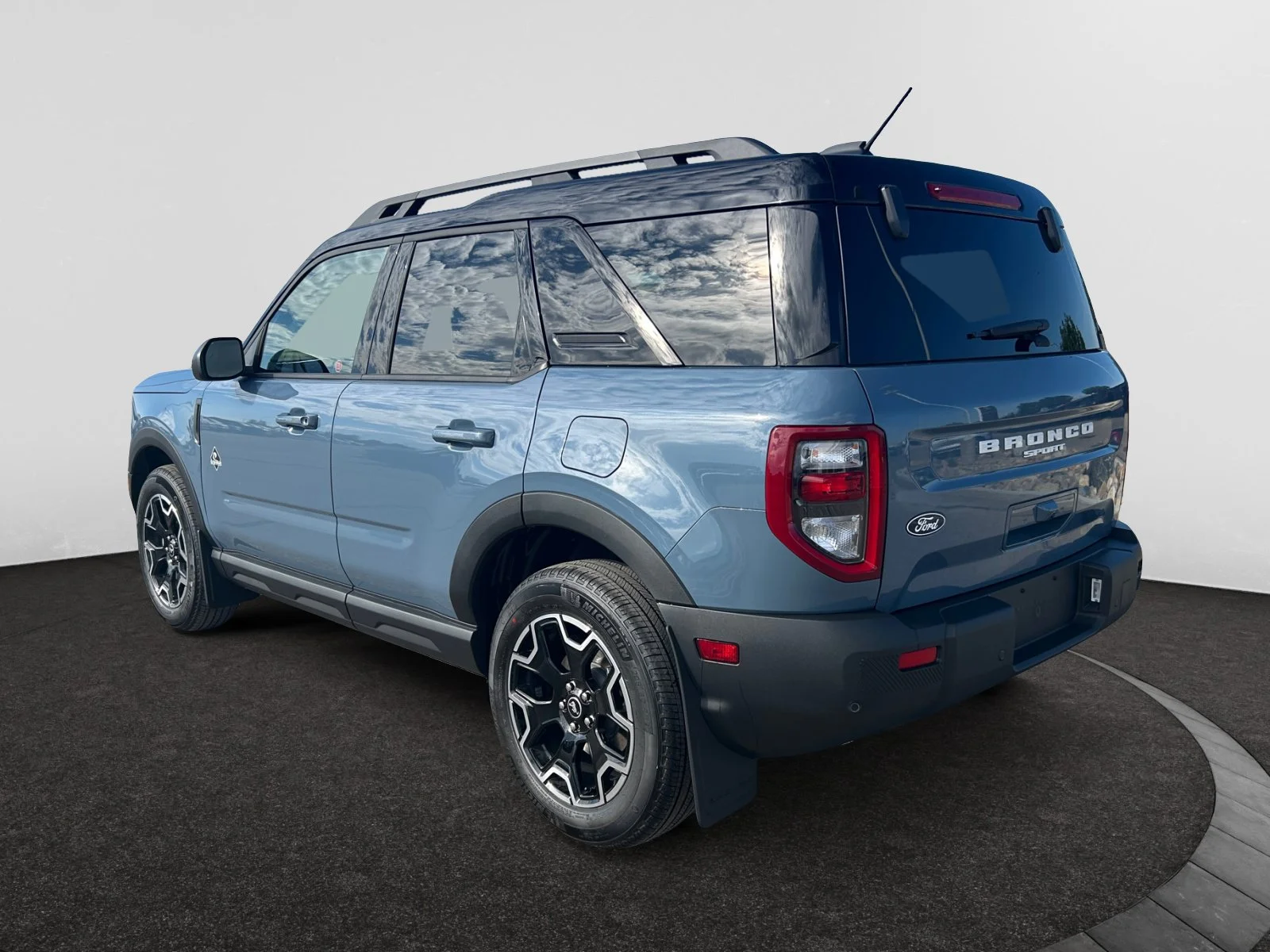 New 2026 Azure Grey Metallic Tri-Coat Ford Outer Banks image 3