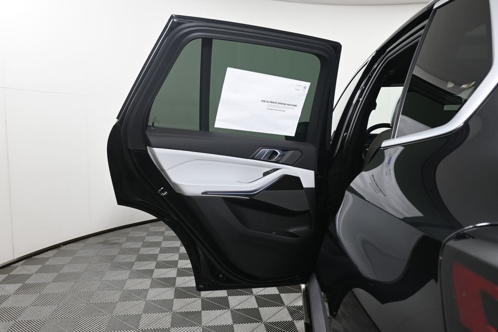 New 2026 Black Sapphire Metallic BMW xDrive50e image 29
