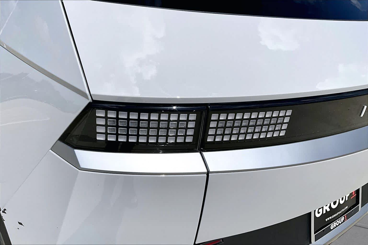 Used 2023 Cyber Gray Hyundai SEL image 27
