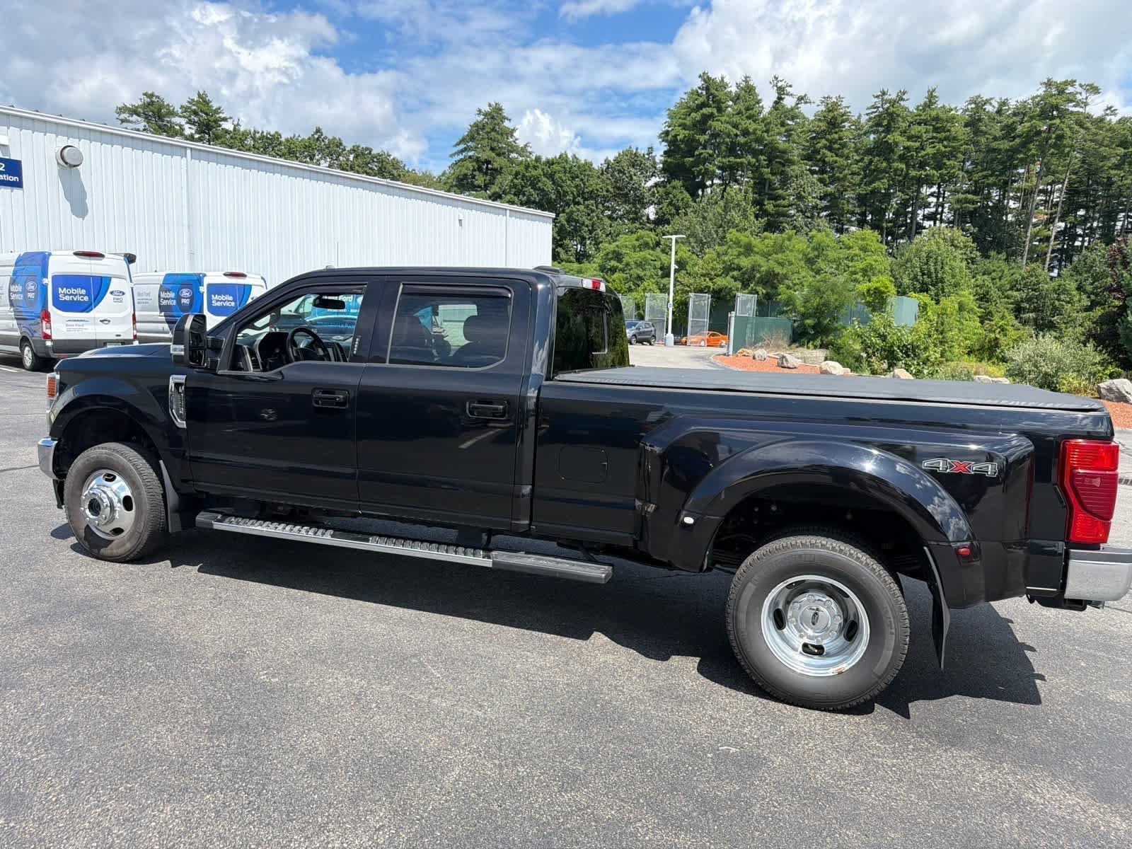 Used 2020 Agate Black Ford LARIAT image 10