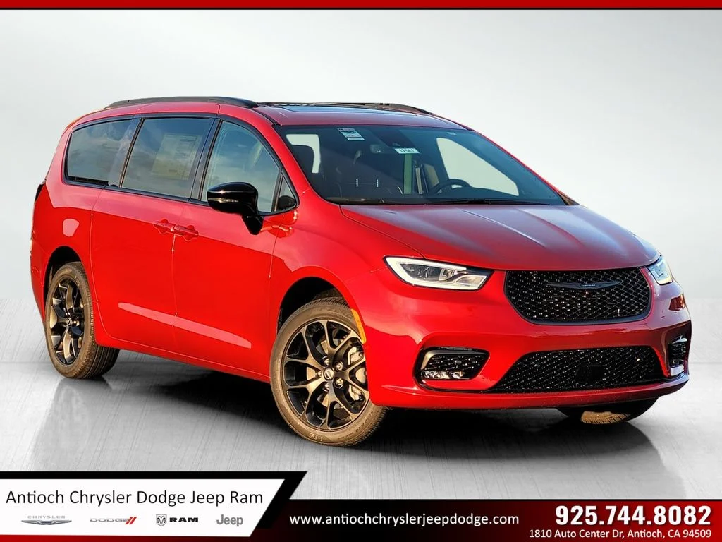 2026 Chrysler Pacifica Limited AWD's photo