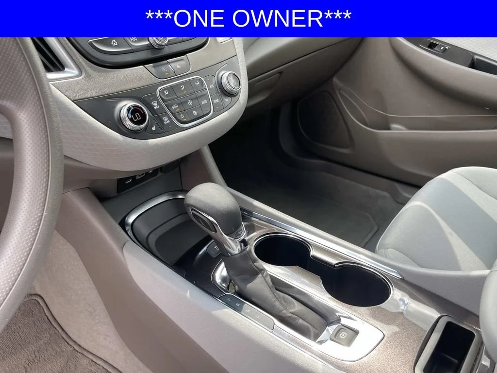 Used 2025 Summit White Chevrolet 1LT image 23