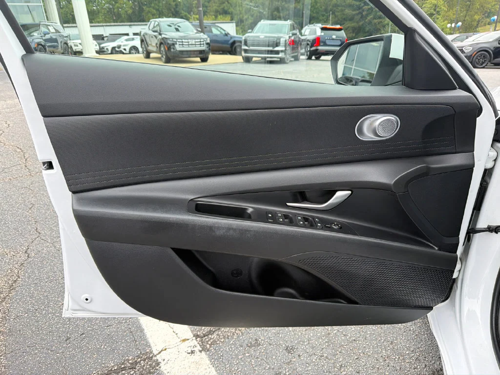 Used 2024 White Hyundai SEL image 10
