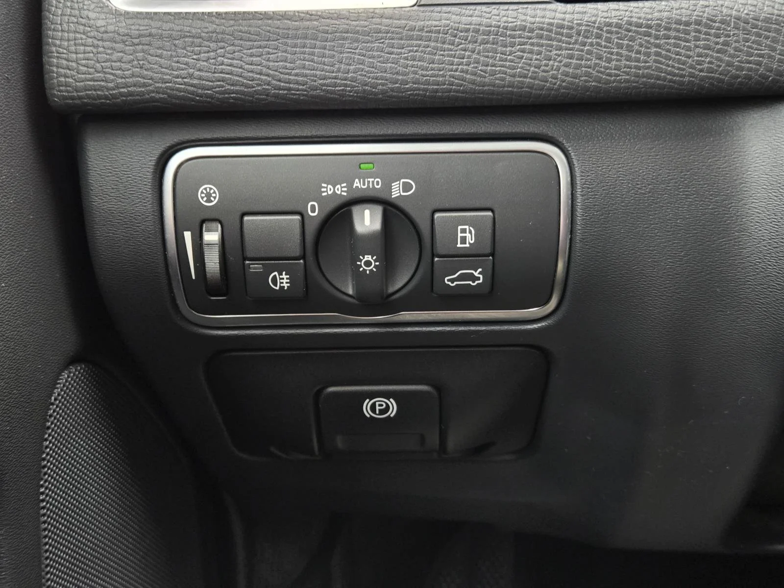 Used 2016 Ice White Volvo T5 Premier image 19