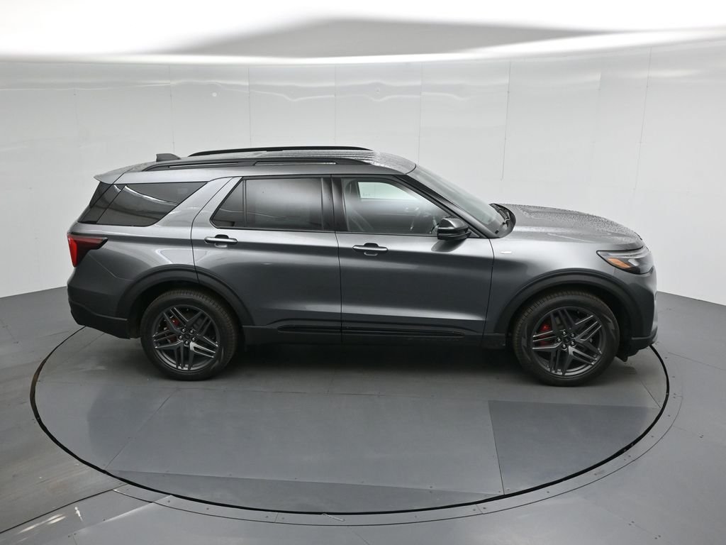 New 2026 Carbonized Gray Metallic Ford ST-Line image 40