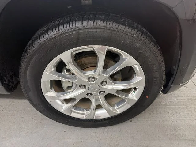 Used 2020 Diamond Black Crystal Pearlcoat Jeep Summit image 23