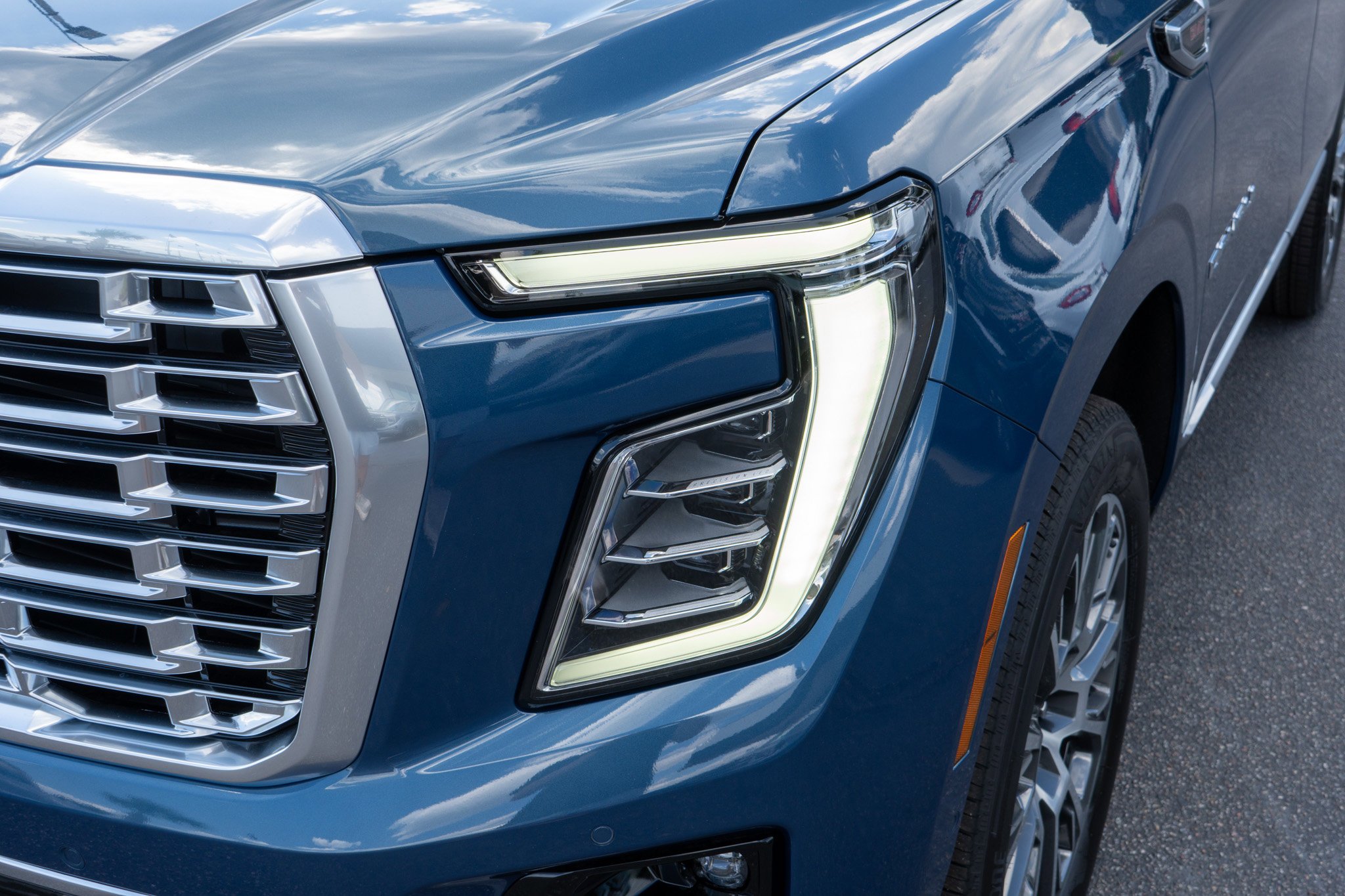2026 GMC Yukon Denali - Photo 9