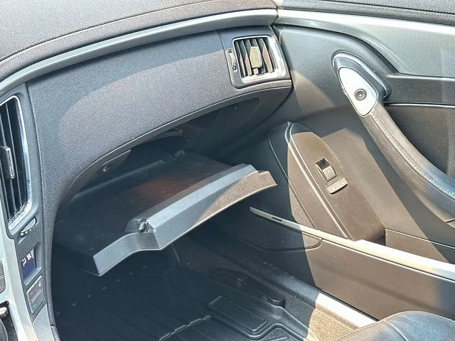 Used 2013 Red Cadillac Performance image 29