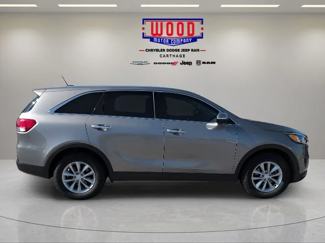 Used 2017 Titanium Silver Kia L image 2