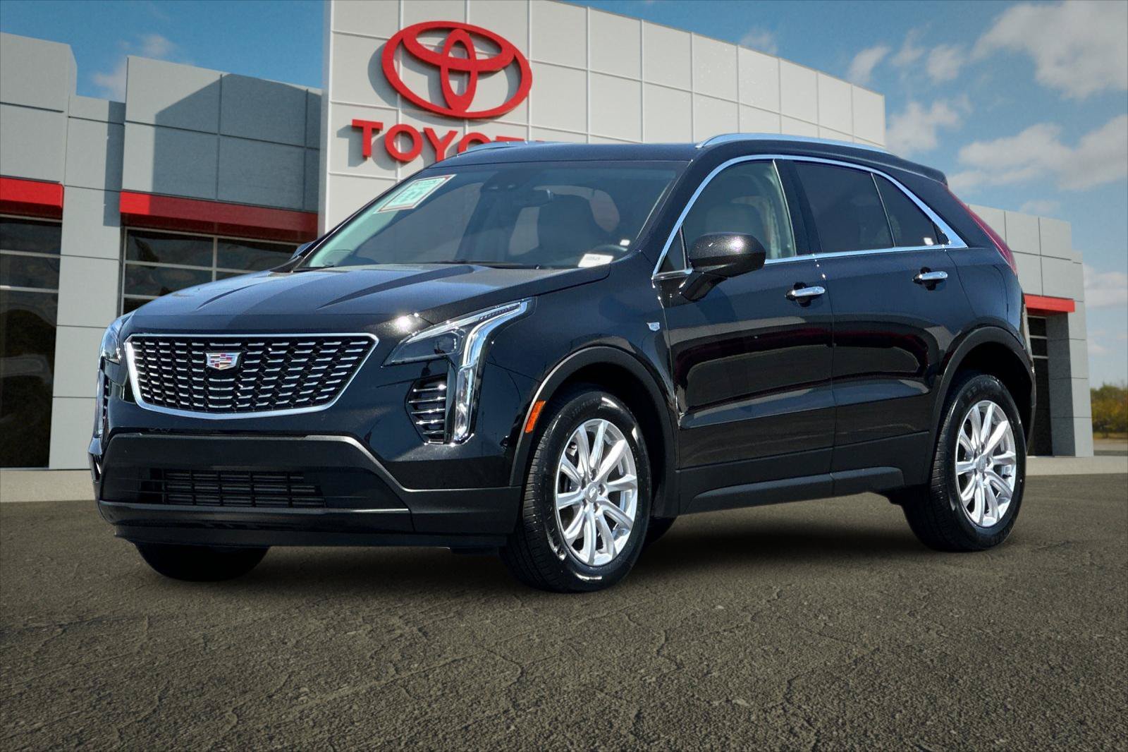 Used 2021 Stellar Black Metallic Cadillac FWD Luxury image 7
