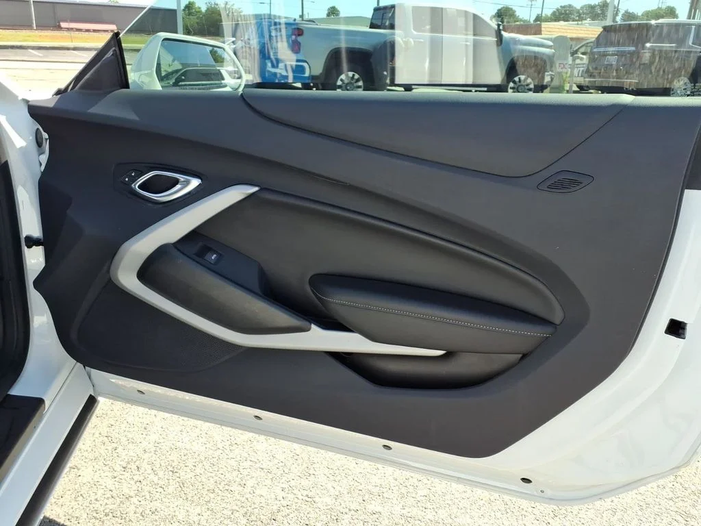 Used 2023 White Chevrolet 1LT image 32