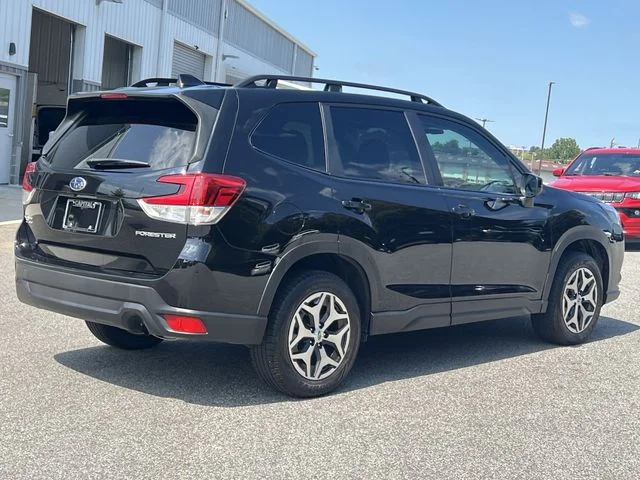 Used 2023 Black Subaru Premium image 13