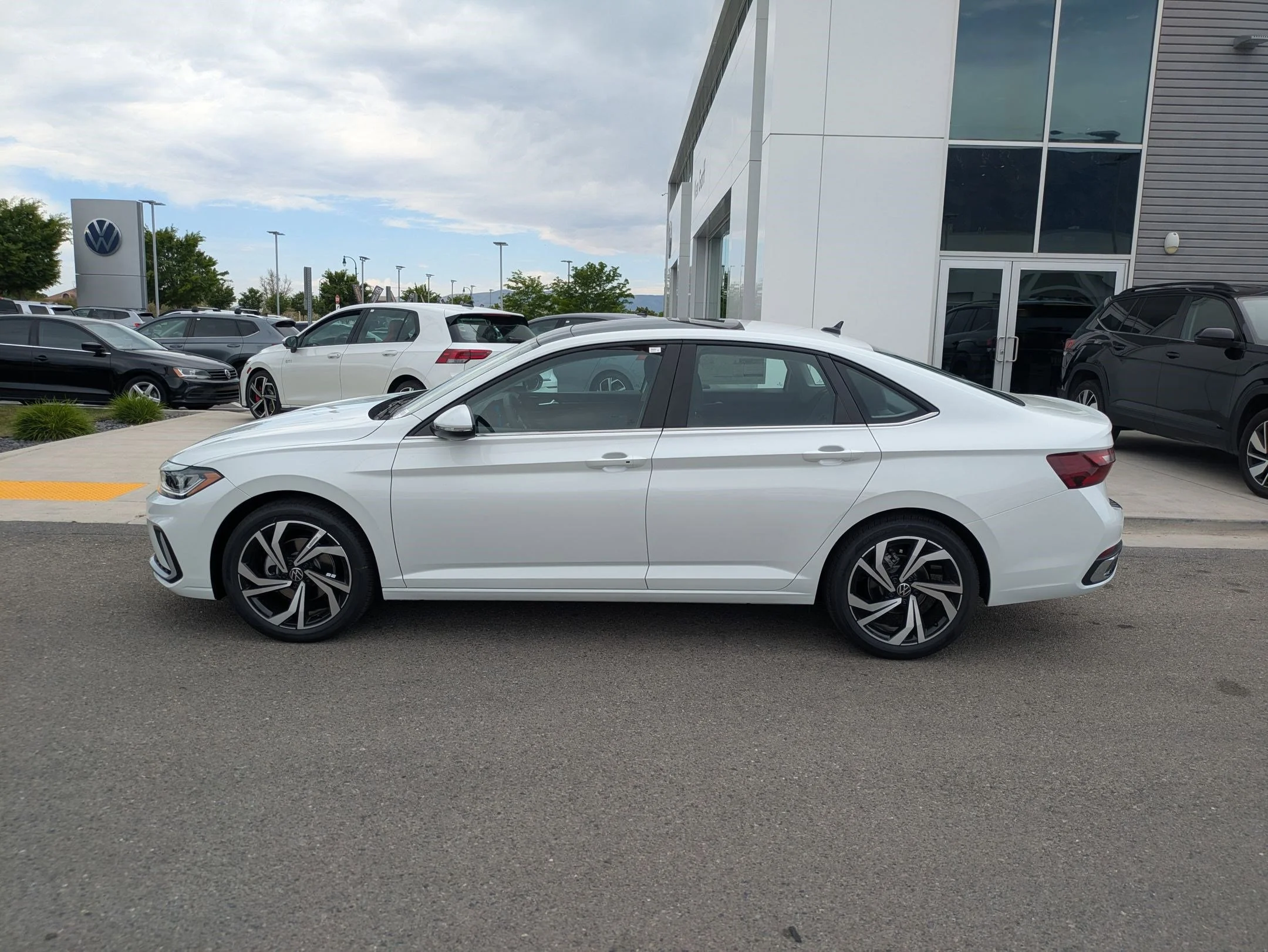 New 2026 Opal White Pearl Volkswagen SEL image 7