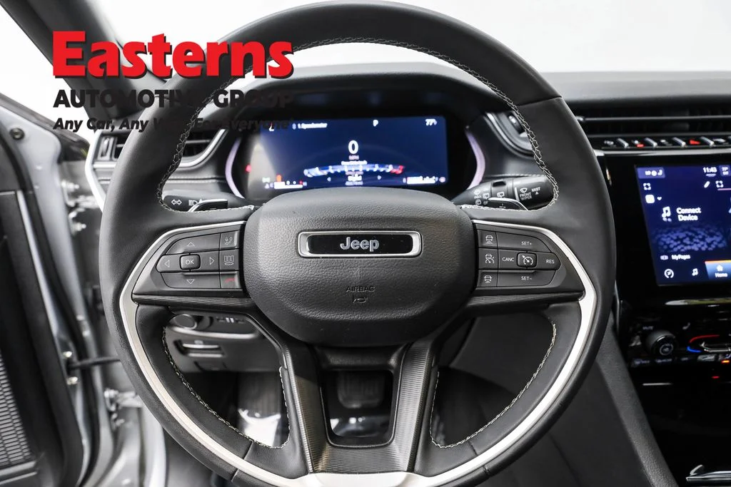 Used 2024 Silver Jeep Altitude image 10