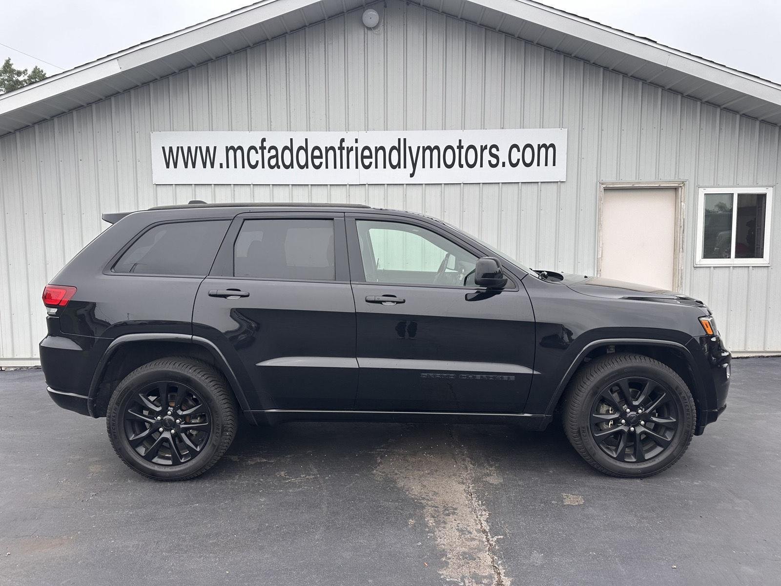 Used 2021 Diamond Black Crystal Pearlcoat Jeep Laredo X image 1