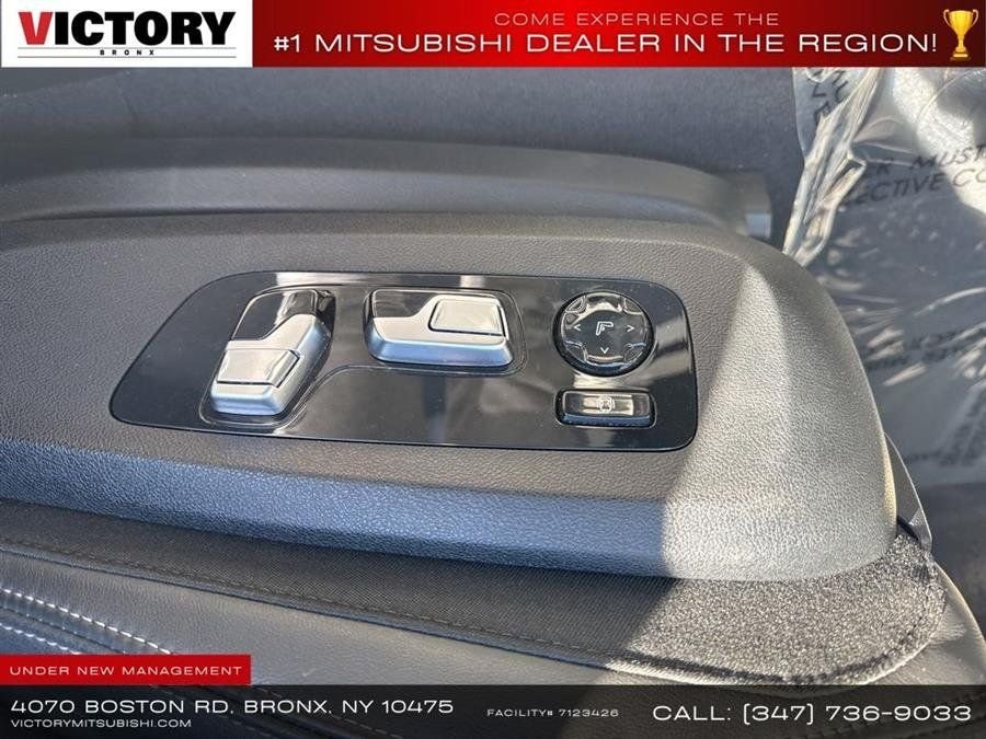 Used 2024 White BMW xDrive40i image 35