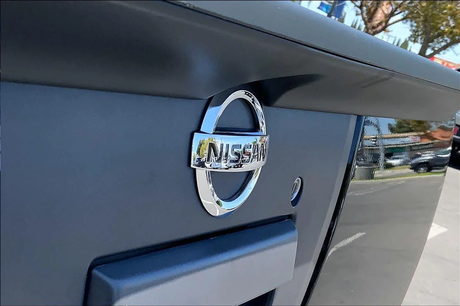 Used 2018 Magnetic Black Nissan PRO-4X image 30