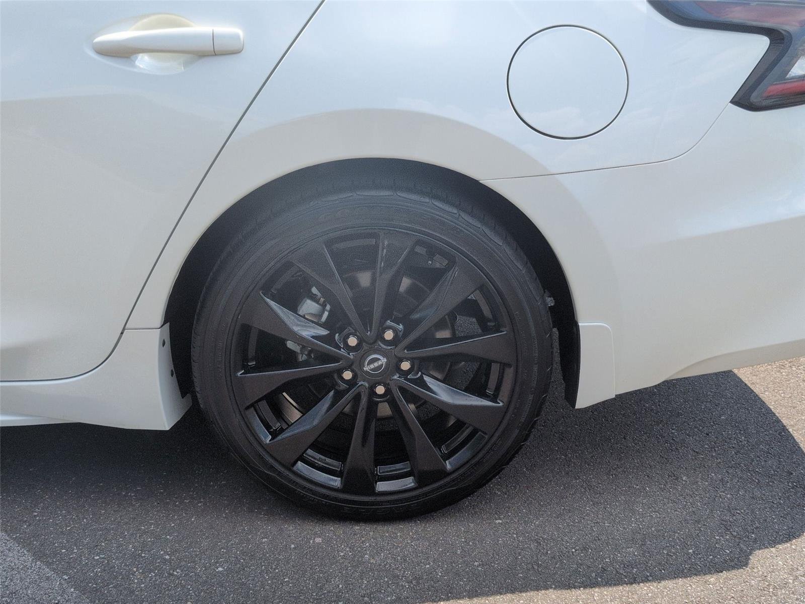 Used 2023  NISSAN SR image 11