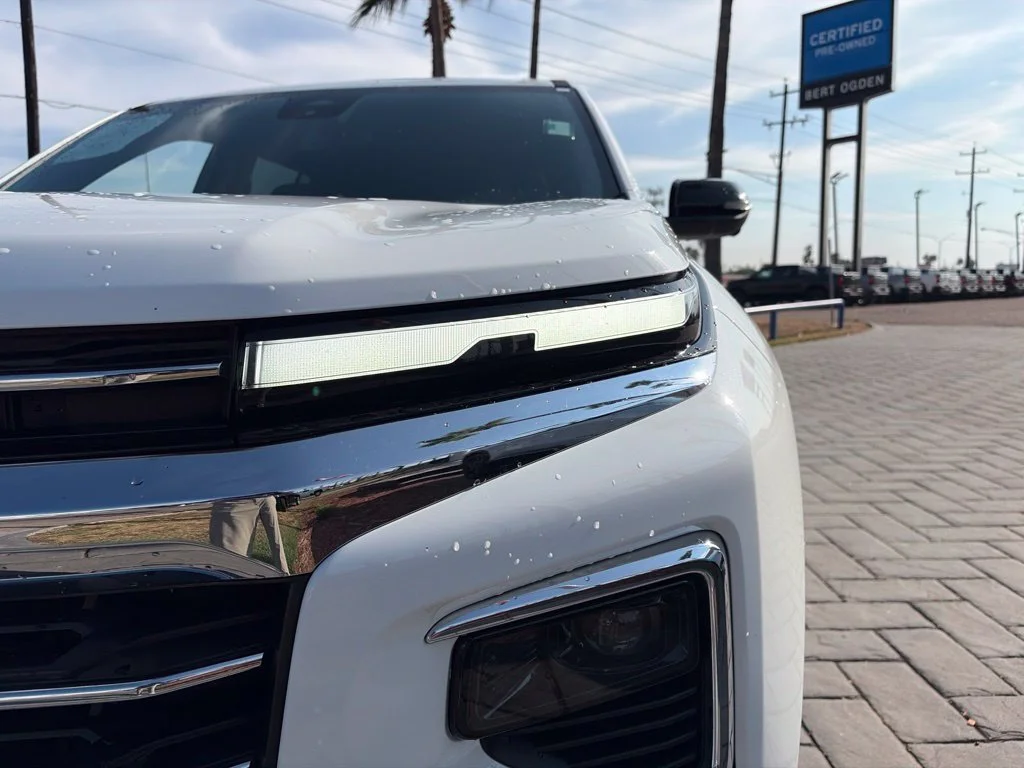Used 2025 White Chevrolet LT image 3
