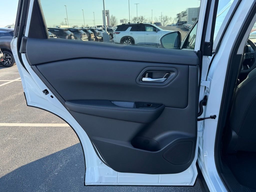 New 2026 Everest White Pearl TriCoat Nissan SV image 15