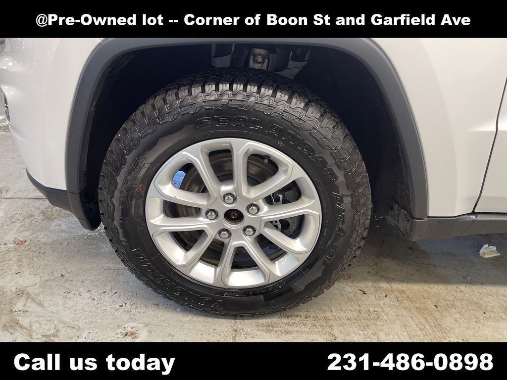 Used 2022 White Jeep Laredo X image 11