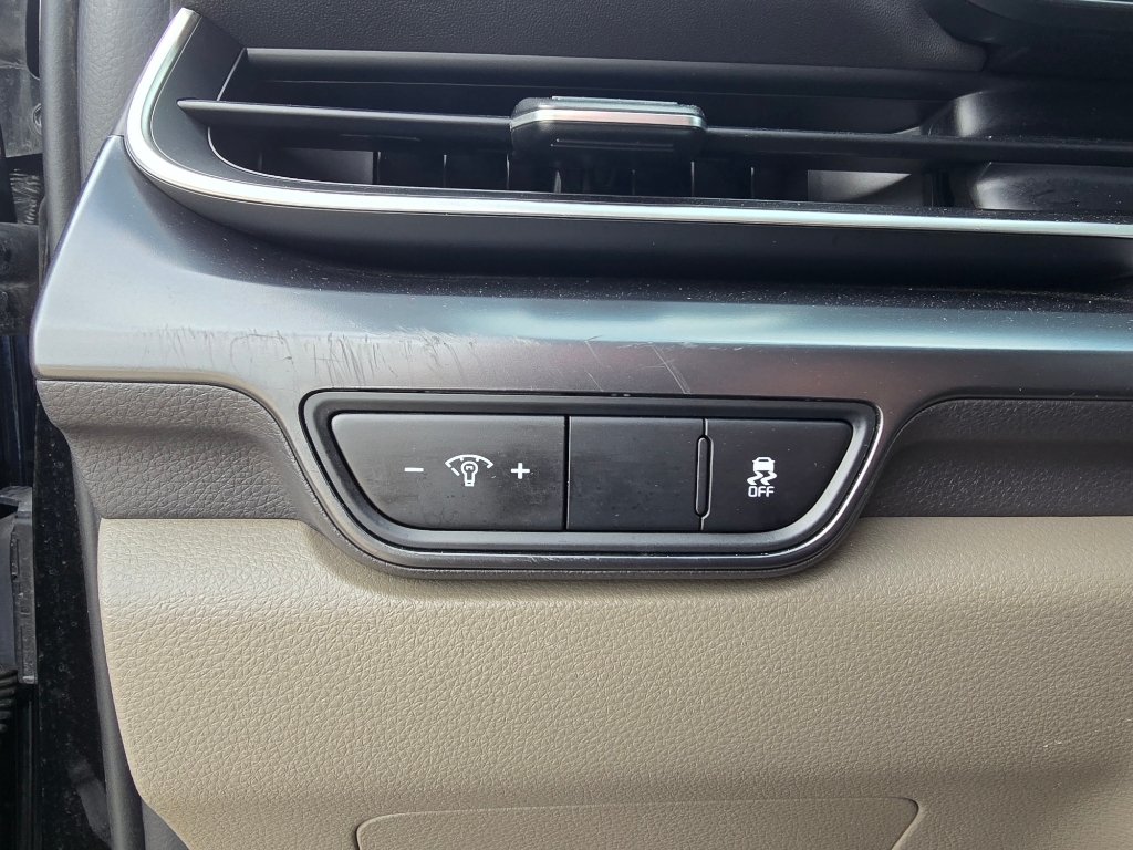 Used 2025 Aurora Black Pearl Kia LXS image 19