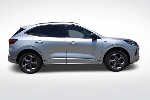 Used 2023 Silver Ford ST-Line image 11