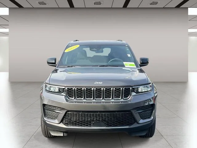 Used 2025 Gray Jeep Laredo X image 9