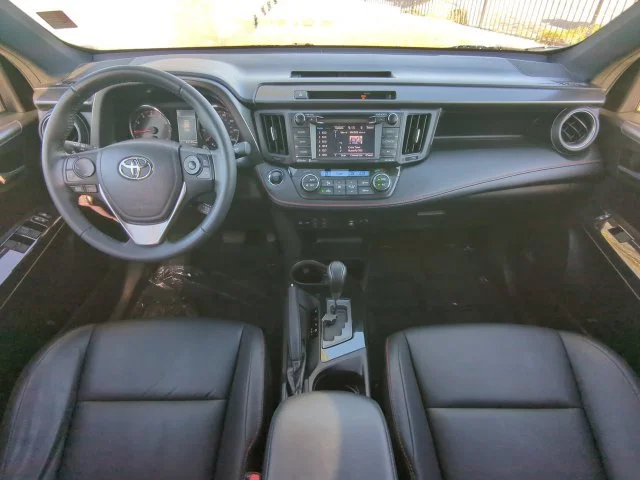 Used 2016 Silver Toyota SE image 17
