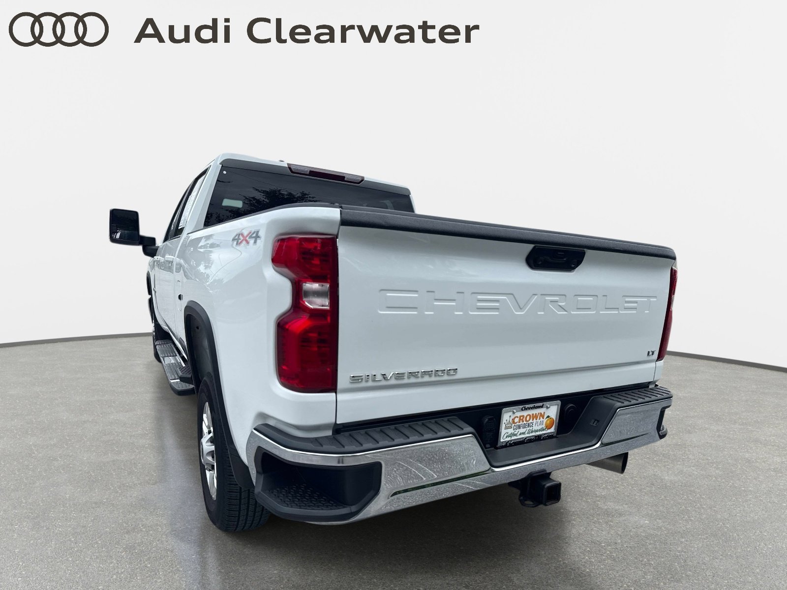 Used 2025 Summit White Chevrolet LT image 8