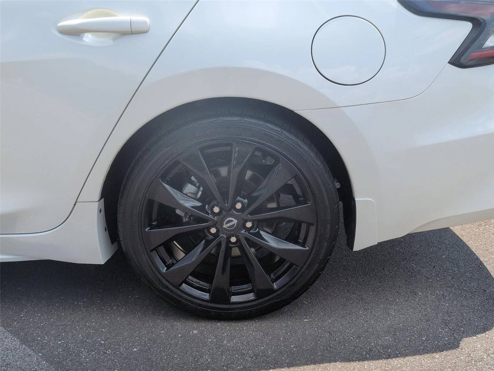Used 2023  NISSAN SR image 11