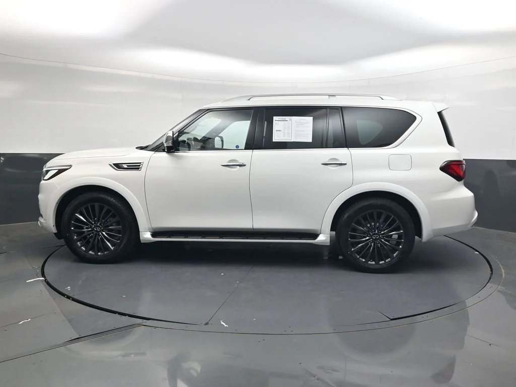 Used 2023 White INFINITI Sensory image 11