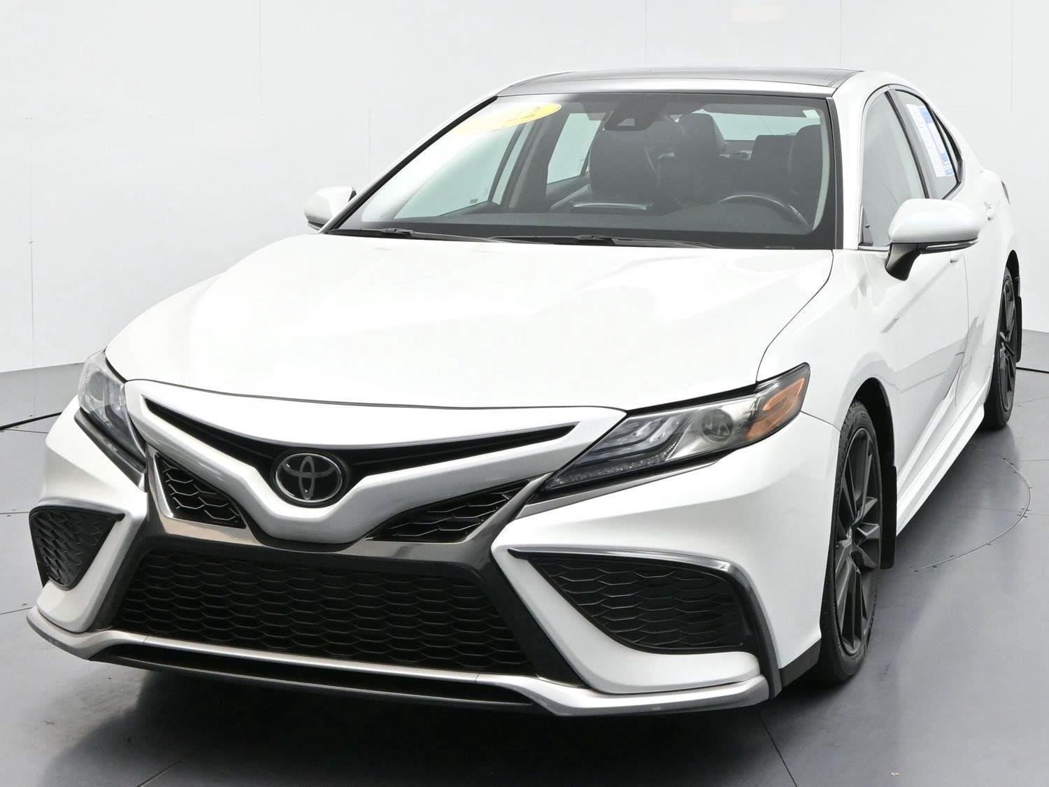Used 2022 Wind Chill Pearl Toyota XSE image 3