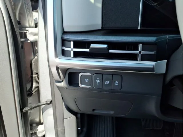 Used 2026 Silver Hyundai SEL image 25