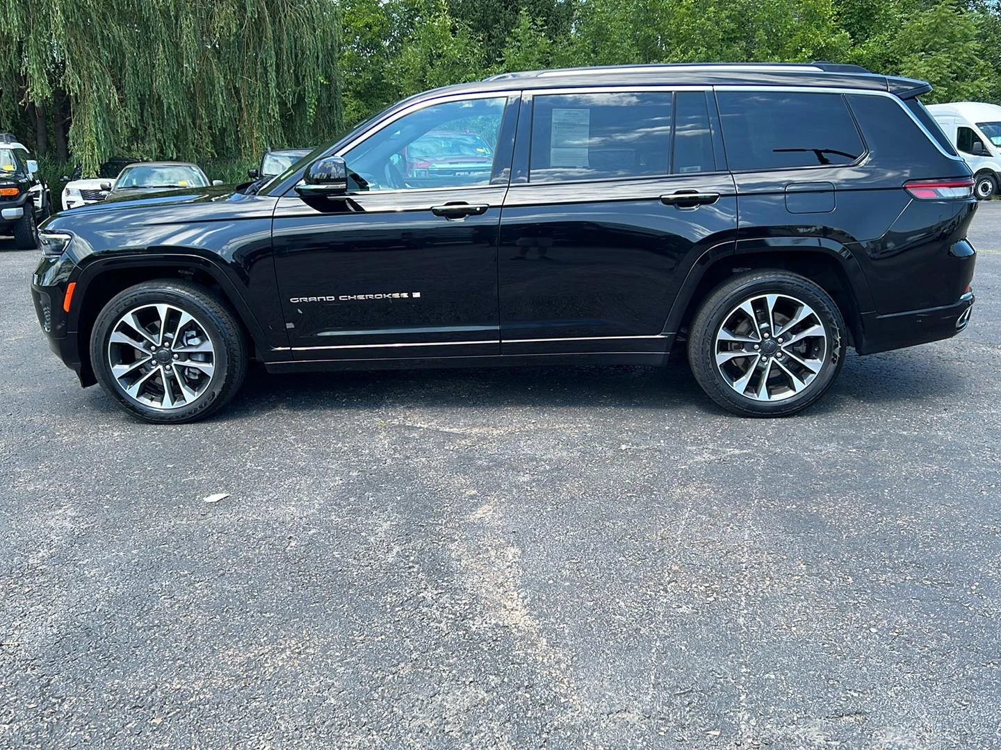 Used 2021 Diamond Black Crystal Pearlcoat Jeep Overland image 4