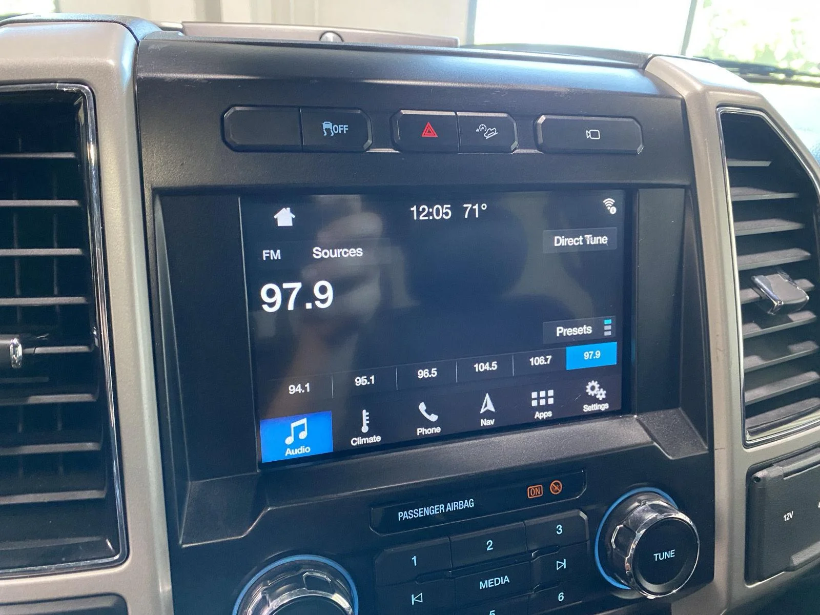 Used 2019 Magnetic Ford LARIAT image 25