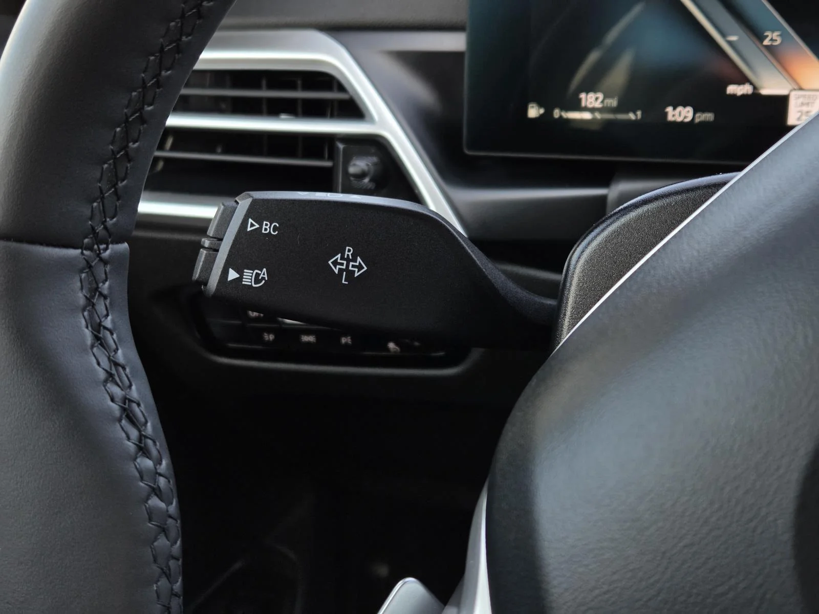 Used 2025 BLACK BMW 330i image 19