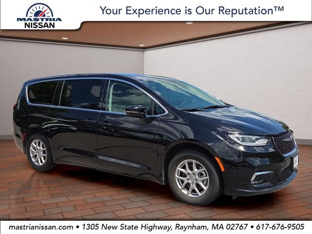 2024 Chrysler Pacifica Touring L's photo