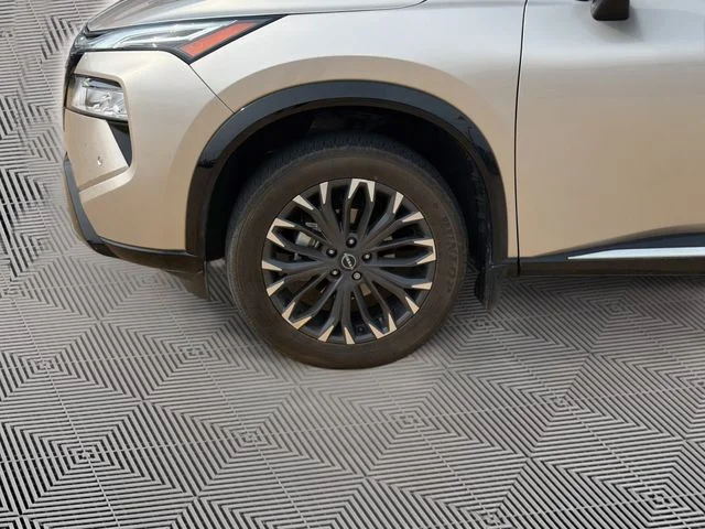 Used 2026 Gold Nissan Platinum image 10
