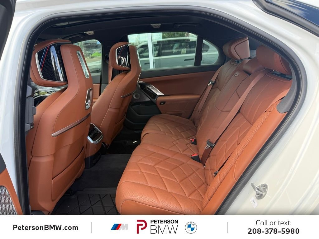 Used 2025 Mineral White Metallic BMW xDrive60 image 15