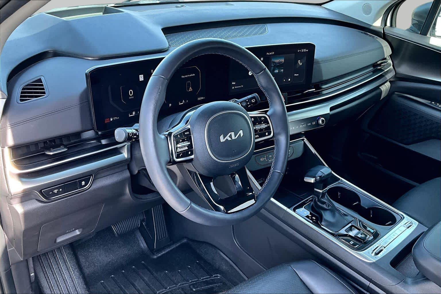 Used 2025 Ivory Silver Kia SX Prestige image 18