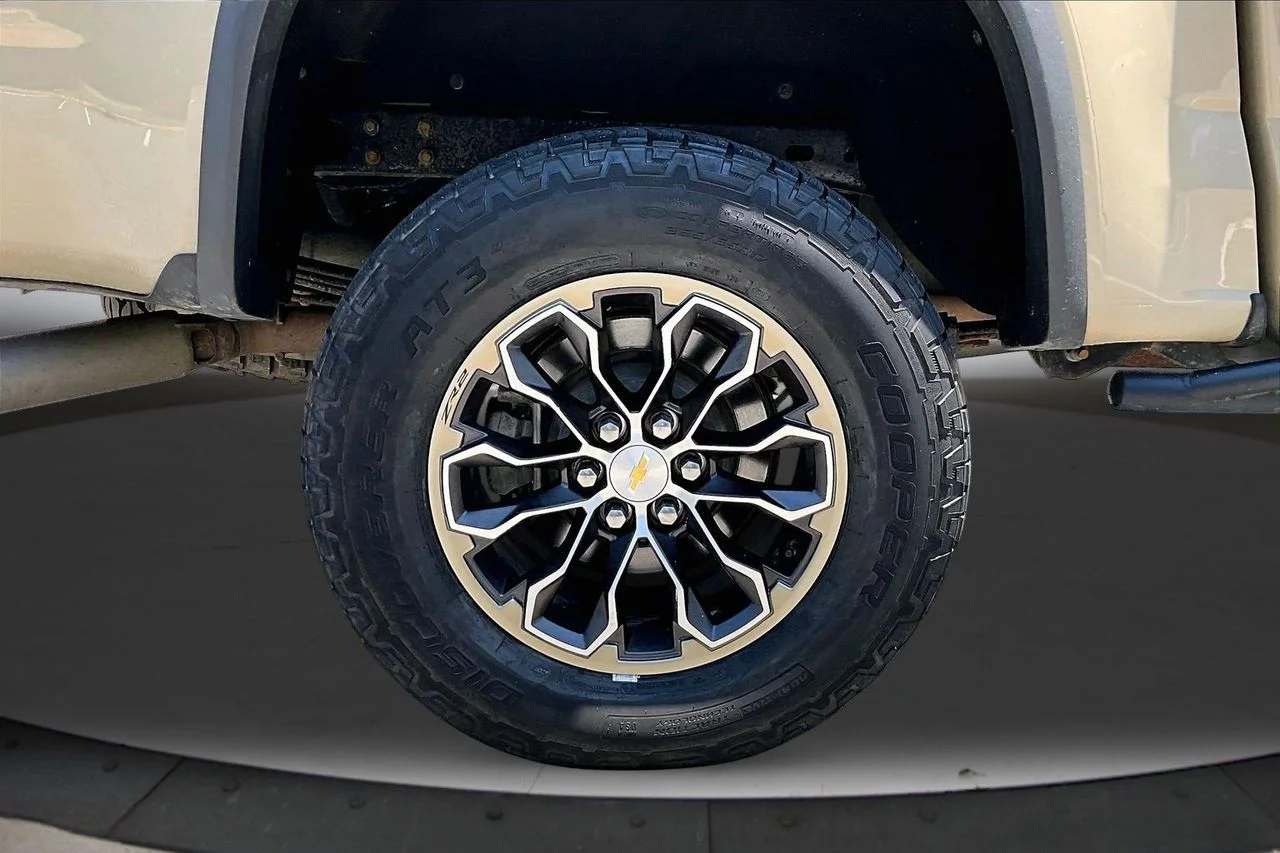 Certified Used 2021  Chevrolet ZR2 image 34