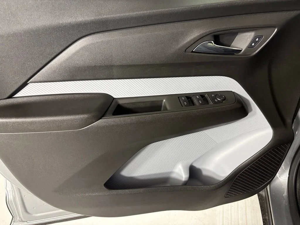 New 2027 Sterling Grey Metallic Chevrolet LT image 17
