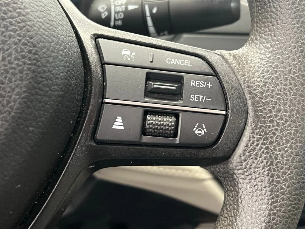 Used 2023 White Honda EX image 16
