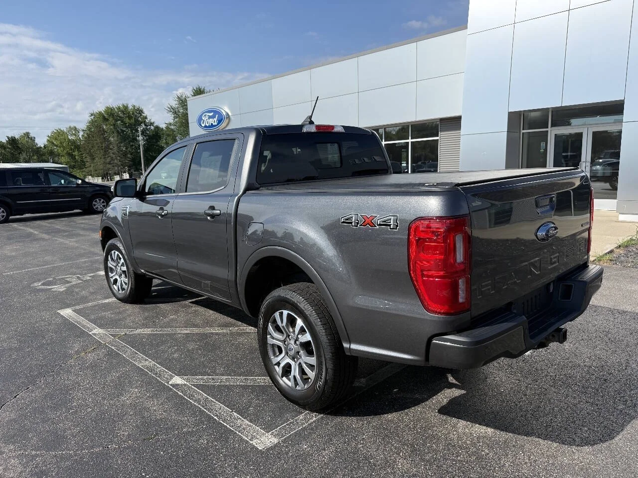 Used 2020 Magnetic Ford Lariat 4x4 4dr SuperCrew 5.1 ft. SB image 7