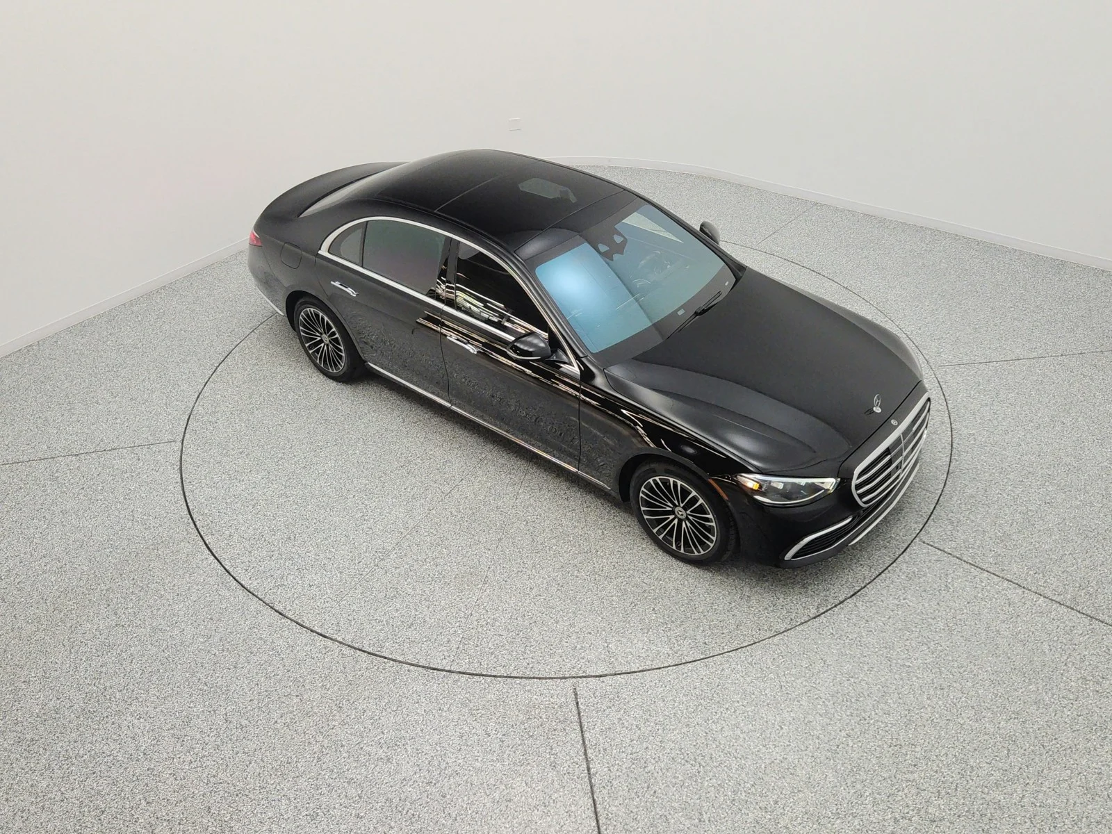 Used 2023 Obsidian Black Mercedes-Benz S 580e 4MATIC® Sedan image 11