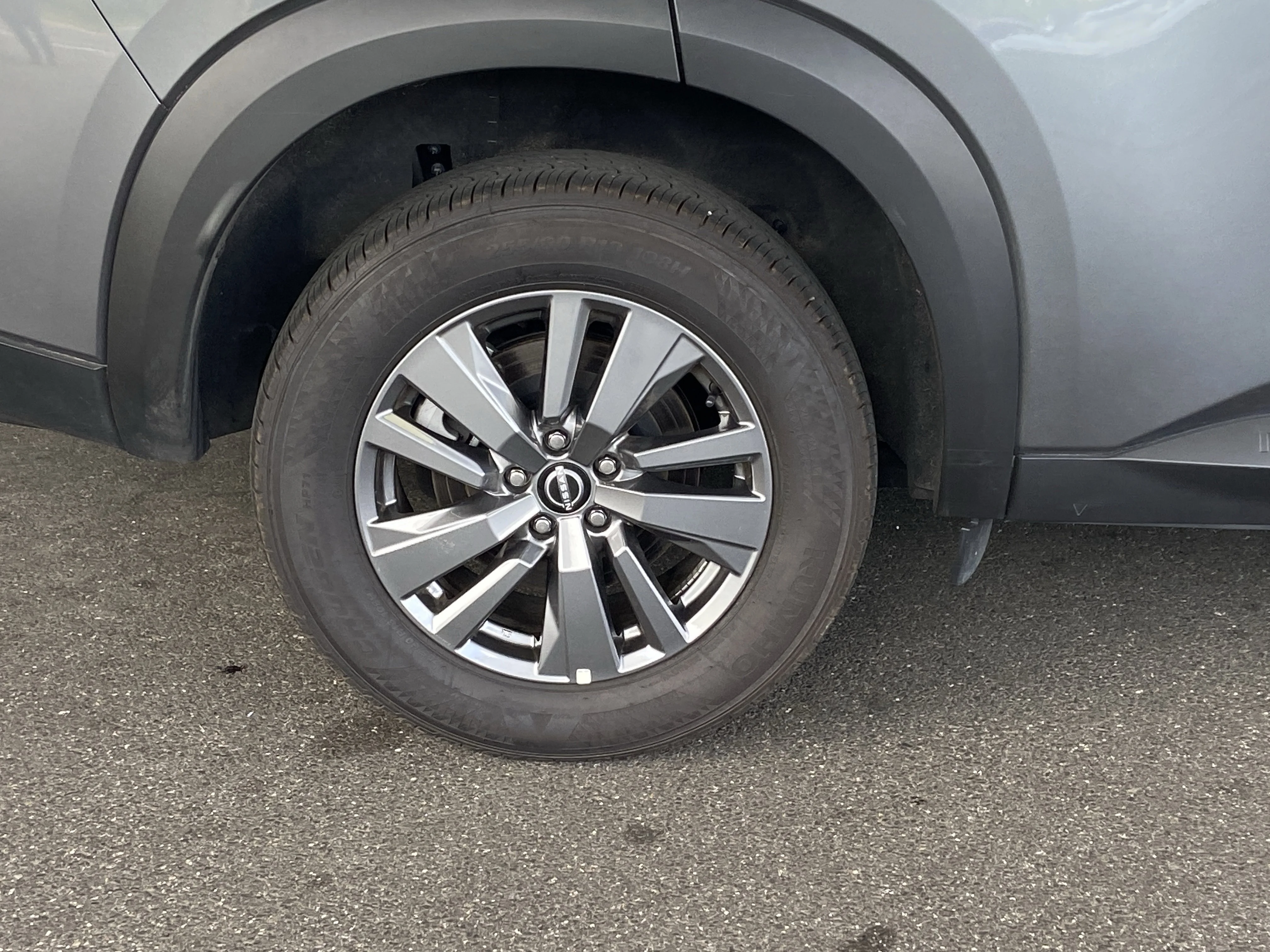 2025 Nissan Pathfinder SV - Photo 10
