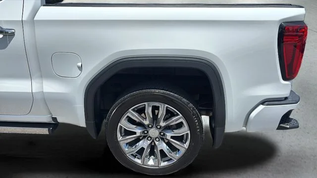 Used 2024 White GMC Denali image 36